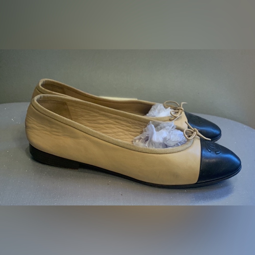 Chanel Beige - Black Two Tone Ballet Flats Shoes Size 38 1/2